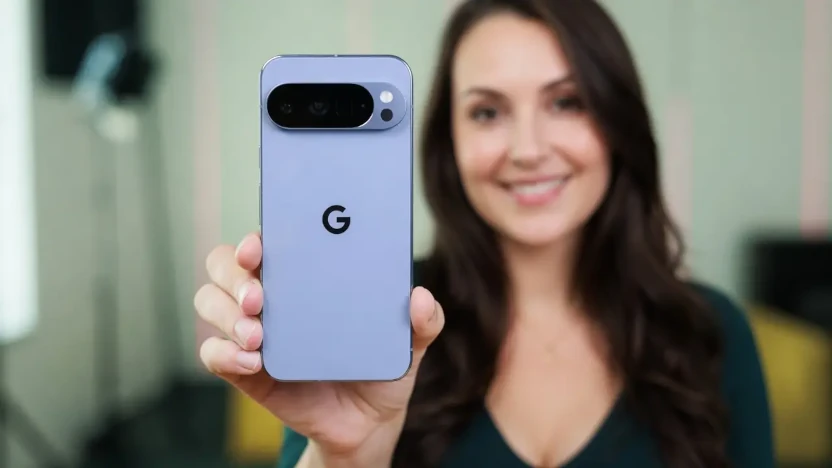 Hannah Blackwood holding Google Pixel 10